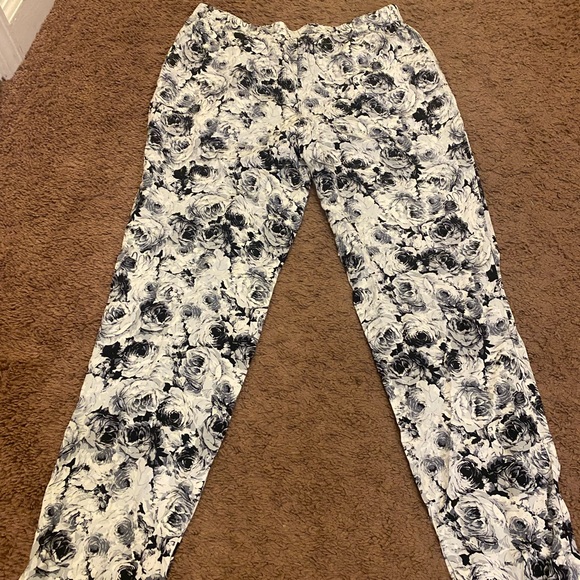 Dalia Collection Black White Floral Pants High Rise Tapered Pleated 8 - Picture 4 of 5